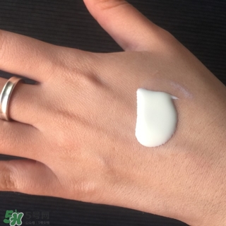 隔離霜和妝前乳都要用嗎？隔離霜和妝前乳哪個好