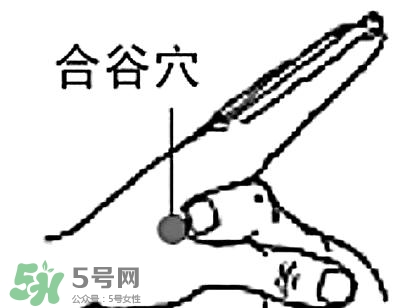 媽媽病毒性感冒需要停止喂奶嗎？媽媽感冒了喂奶需要注意什么？