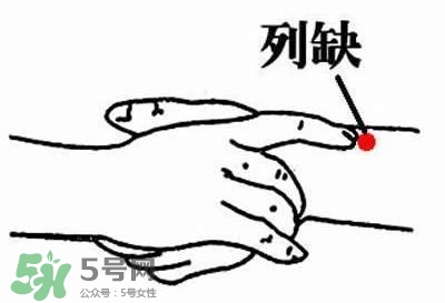 媽媽病毒性感冒需要停止喂奶嗎？媽媽感冒了喂奶需要注意什么？