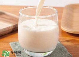 蠶豆和牛奶可以同吃嗎？吃蠶豆可以喝牛奶嗎？