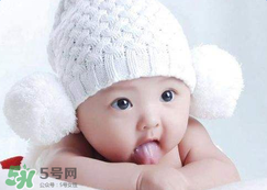 如何判斷新生兒已經(jīng)吃飽？新生兒吃飽了有什么表現(xiàn)？