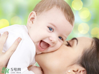 哺乳期媽媽用護(hù)膚品對(duì)寶寶有影響嗎？哺乳期能不能用護(hù)膚品？