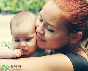 哺乳期媽媽用護(hù)膚品對(duì)寶寶有影響嗎？哺乳期能不能用護(hù)膚品？