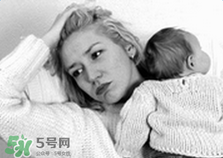 生完孩子后掉頭發(fā)是正常的嗎？產(chǎn)后掉發(fā)掉多少屬于正常?