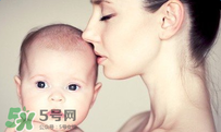 寶寶一般在什么時候會叫爸爸媽媽？寶寶說話和智力有關(guān)系嗎