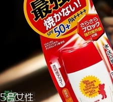 近江兄弟防曬霜紅色藍色哪個好？近江兄弟小熊防曬霜紅色藍色對比