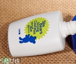 近江兄弟防曬霜紅色藍色哪個好？近江兄弟小熊防曬霜紅色藍色對比