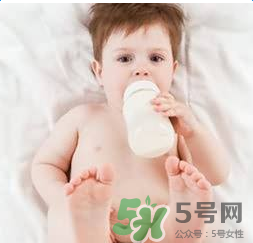 奶酪酸奶能給寶寶補(bǔ)鈣嗎？如何為寶寶選擇奶制品補(bǔ)鈣？