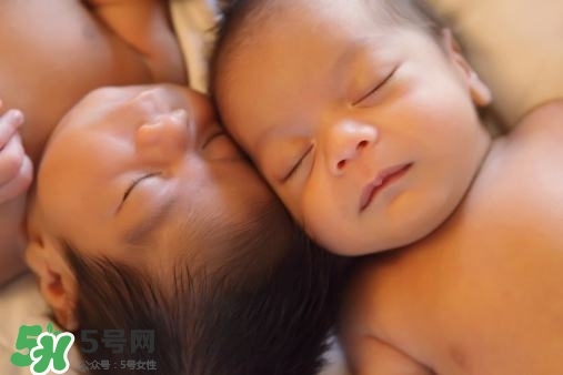 四維彩超能看出男女嗎？四維彩超能看清手指嗎？