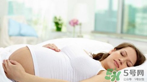 孕期什么睡姿對(duì)寶寶好？孕期怎么睡對(duì)胎兒好？
