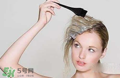 用染發(fā)膏前要不要洗頭？用染發(fā)膏要提前幾天洗頭？