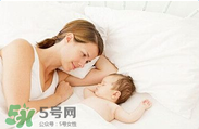 產(chǎn)后皮膚干燥起皮又很癢是怎么回事？生完小孩后皮膚特干怎么辦？