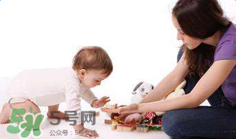 一歲寶寶玩什么游戲好？一歲寶寶適合玩什么游戲？