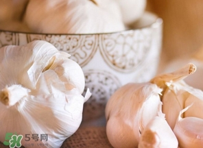 新鮮蒜頭怎么保存？蒜頭怎么保存不發(fā)芽