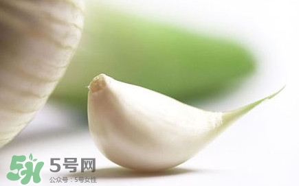 蒜頭發(fā)芽了還能吃嗎？蒜頭發(fā)芽了芽心能吃嗎