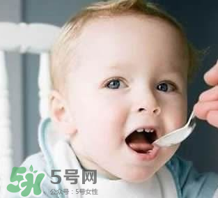 寶寶吃魚(yú)肝油什么時(shí)間吃最好？嬰兒吃魚(yú)肝油吃到什么時(shí)候？