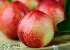 吃油桃需要削皮嗎？吃油桃剝皮吃還是不剝？