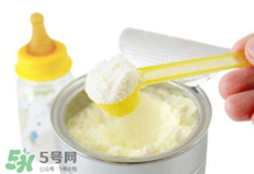 開水沖奶粉會(huì)破壞營養(yǎng)嗎？什么水溫沖奶粉好？