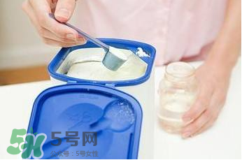 開水沖奶粉會(huì)破壞營養(yǎng)嗎？什么水溫沖奶粉好？