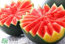 晚上睡前吃西瓜會(huì)胖嗎？晚上吃西瓜會(huì)長(zhǎng)胖嗎