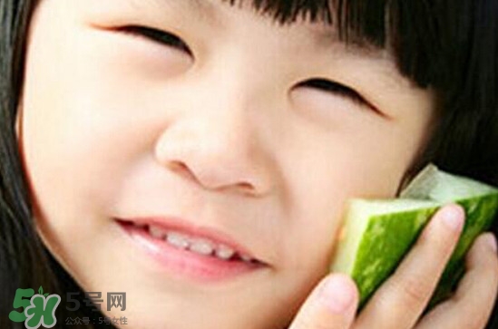 西瓜皮敷臉有什么作用？西瓜皮敷臉有什么好處