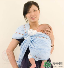背巾適合多大的寶寶？背巾寶寶多大可以用？