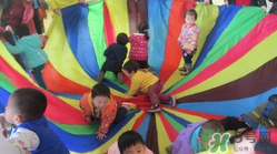 餃子在幼兒園玩的游戲叫什么？彩虹傘的捕魚游戲怎么玩？