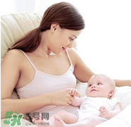 哺乳期能不能涂口紅呢？哺乳期涂口紅對(duì)寶寶有危害嗎？
