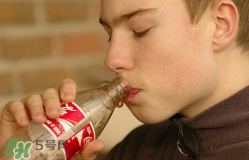 喝碳酸飲料會(huì)殺精嗎？碳酸飲料會(huì)導(dǎo)致不孕嗎