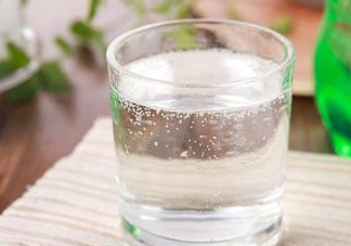 雪碧是碳酸飲料嗎？雪碧是酸性還是堿性？