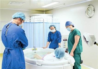 水中分娩是怎樣的？水中分娩與傳統(tǒng)分娩的區(qū)別有哪些？