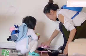 餃子的奶牛背包是什么牌子？寶寶背包應(yīng)該怎么挑選？