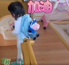 餃子的奶牛背包是什么牌子？寶寶背包應(yīng)該怎么挑選？