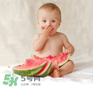 夏天寶寶能不能吃冰西瓜呢？冰西瓜寶寶能吃嗎？
