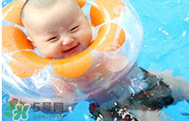 寶寶游泳耳朵進水了怎么辦？寶寶游泳如何避免耳朵進水？