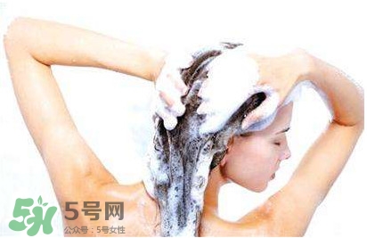 老人誤喝洗發(fā)乳 洗發(fā)乳是洗發(fā)水還是護(hù)發(fā)素？