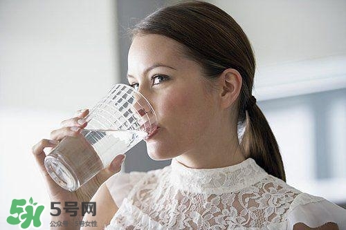 30天不喝飲料，妹子的對比照令人震驚 喝白開水的好處