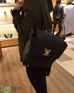 lv lockme包包怎么辨別真?zhèn)?？lv lockme包包真假鑒定