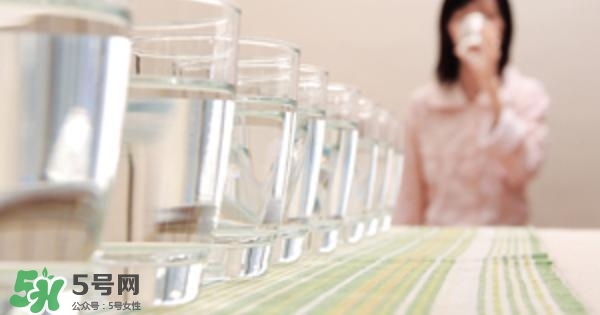 30天不喝飲料，妹子的對比照令人震驚 喝白開水的好處