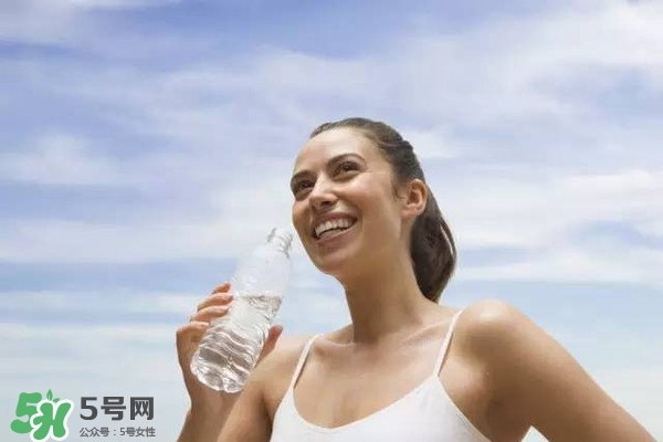 30天不喝飲料，妹子的對比照令人震驚 喝白開水的好處