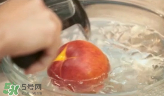 吃桃子要不要削皮？吃桃子的去皮方法