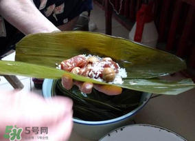 包粽子是生米還是熟米？包粽子的米是煮的還是生的？