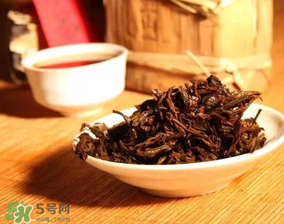普洱茶發(fā)霉了怎么處理？普洱茶發(fā)霉了還能喝嗎？