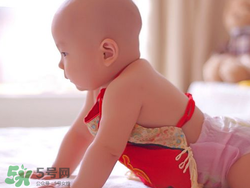 夏天寶寶睡覺穿什么好？夏天寶寶睡覺能光著睡嗎？