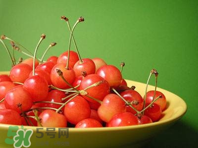 哺乳期能吃櫻桃嗎？哺乳期吃櫻桃寶寶會(huì)上火嗎？