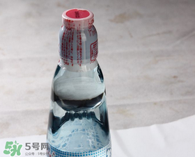 波子汽水彈珠怎么拿出來？怎么把波子汽水的彈珠拿出來？