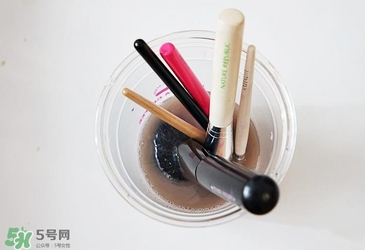 ?ukiss悠珂思和大創(chuàng)粉撲清洗劑哪個好？悠珂思和大創(chuàng)清洗劑對比