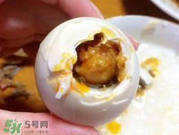咸鴨蛋煮多久能熟？咸鴨蛋是煮還是蒸?