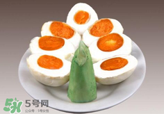 咸鴨蛋放久了還能吃嗎？咸鴨蛋放臭了還能吃嗎？