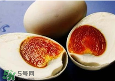 咸鴨蛋放久了還能吃嗎？咸鴨蛋放臭了還能吃嗎？